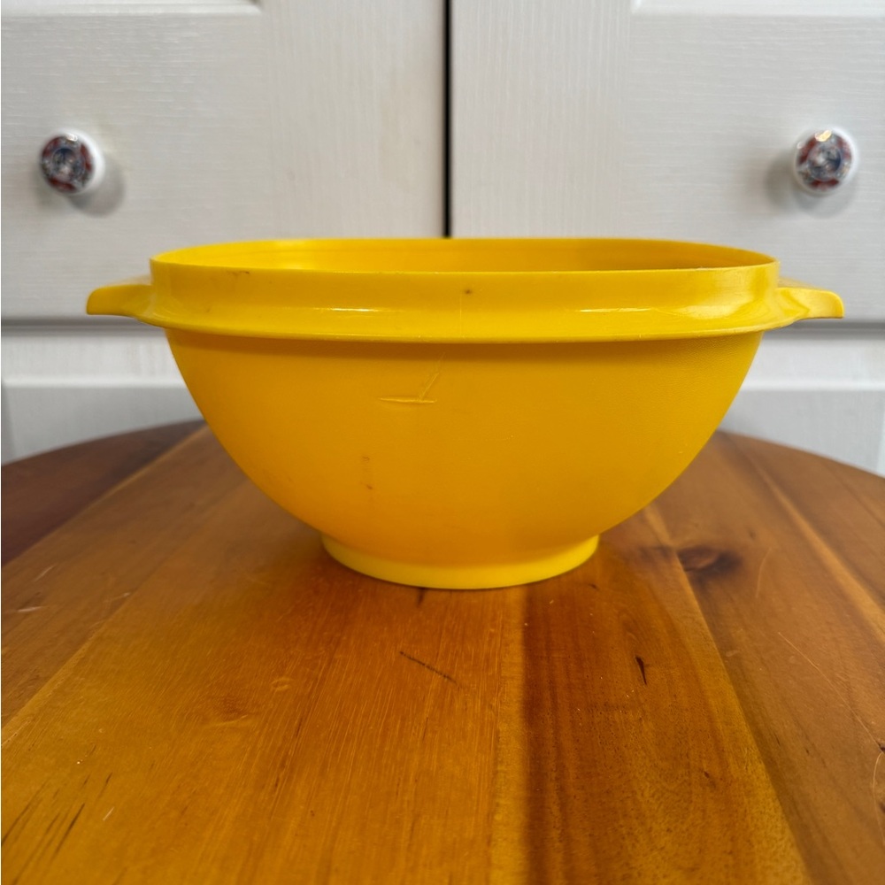 Tupperware Servalier Vintage 6 cup yellow bowl 836-6